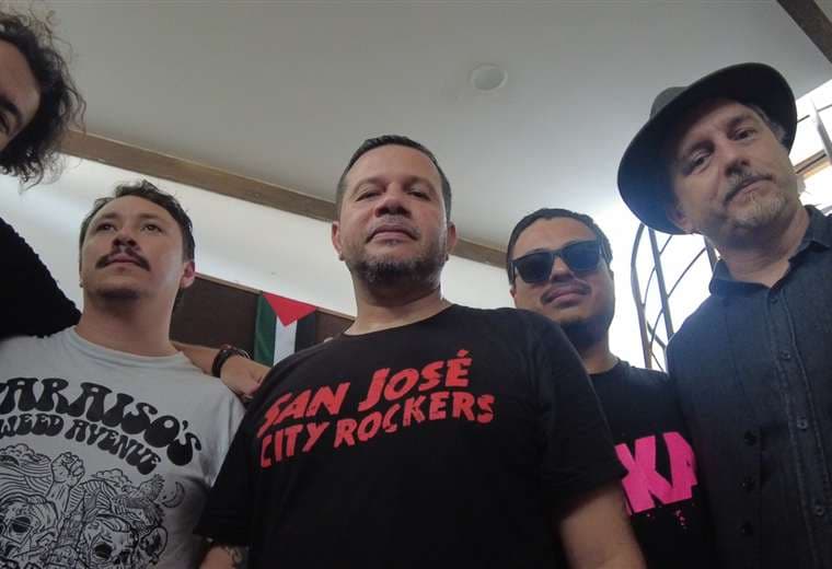 Seka se apoya en sus amigos para llenar de punk Amón Solar este viernes
