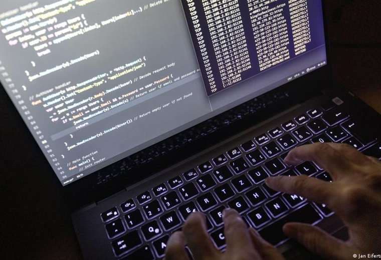 Vulnerabilidad en lenguaje de programación obliga a desconectar webs de todo el mundo