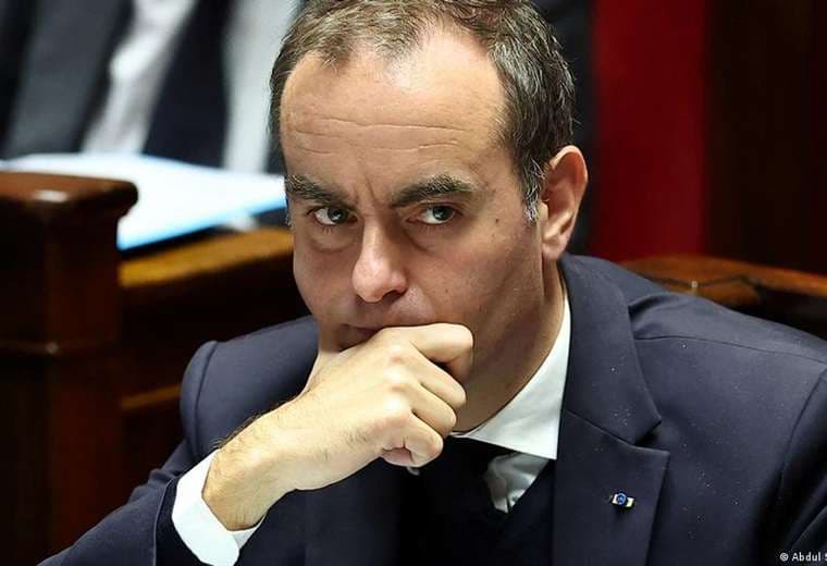 Tiroteos en la periferia de París se investigan como acto terrorista