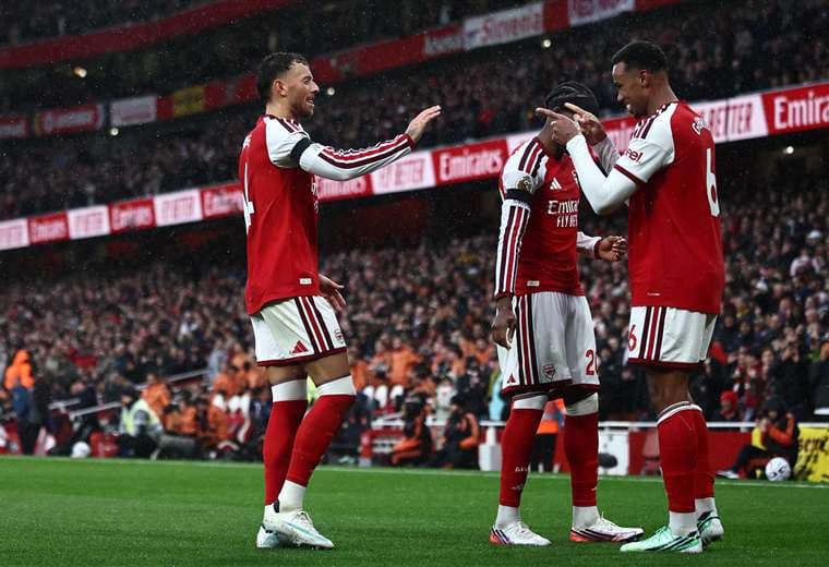 Arsenal alcanza al Manchester City en el liderato de la Premier League
