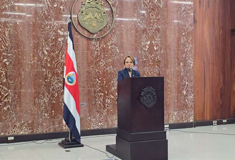 Patricia Vargas se dice abierta al diálogo con Laura Fernández, pero pone condiciones