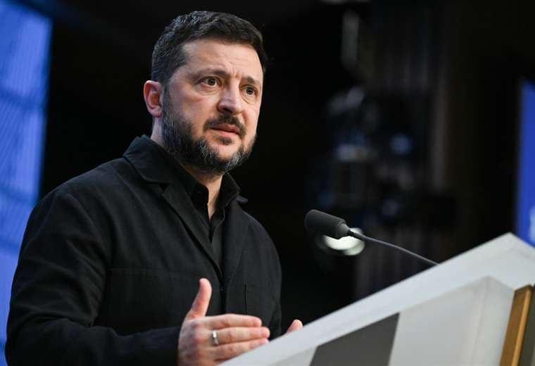 Zelenski anuncia reunión entre Ucrania, Rusia y EE. UU. en noviembre
