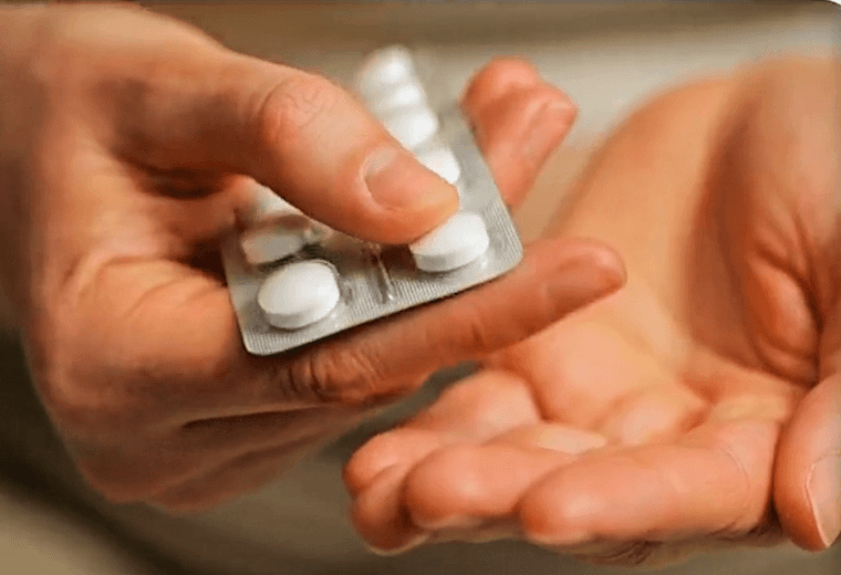 Suplementos y medicamentos: ¿cómo los alimentos pueden afectar su eficacia?