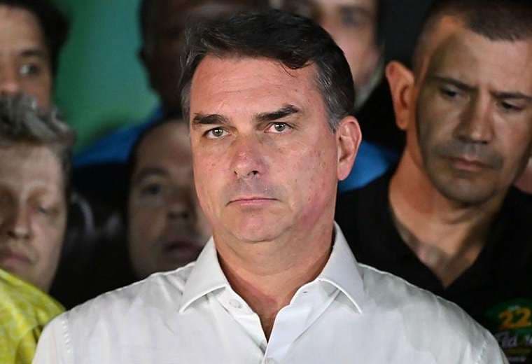 Flávio Bolsonaro llega a EE. UU. después de que Brasil cancelara sus pasaportes