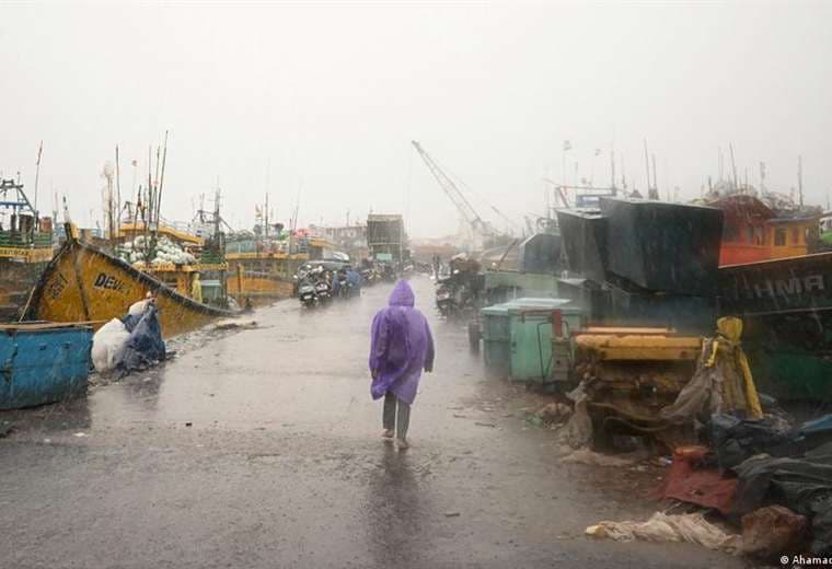 Más de 100.000 evacuados en India por el peligroso ciclón Arnab