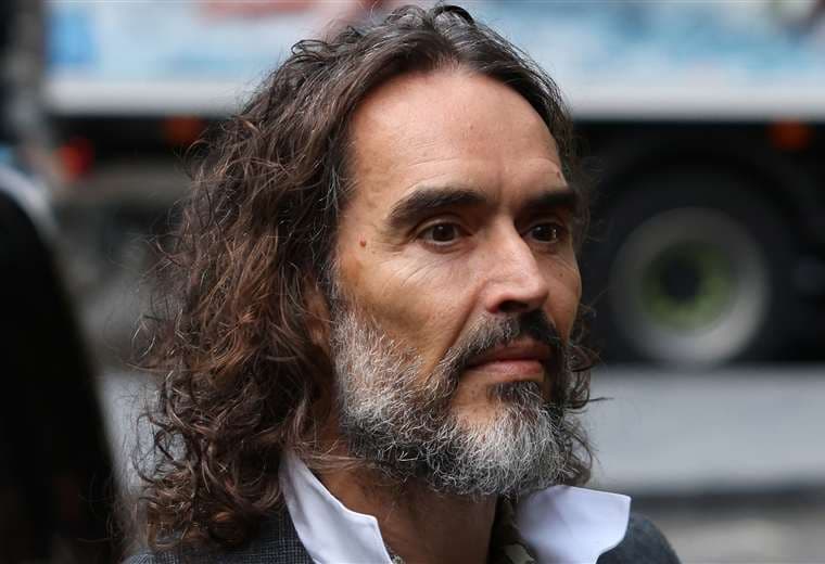 Actor Russell Brand afirma en su juicio por violación que "el consentimiento es fundamental"