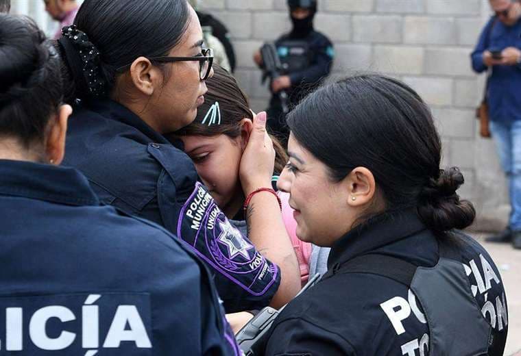 México: conmoción por ataque en escuela, muere subdirectora y acusan a dos hermanos exalumnos