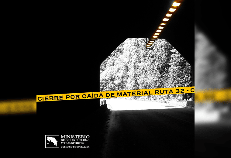 Cerrada Ruta 32 por caída de material