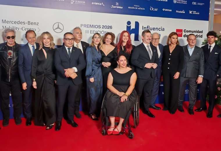 Amalia Ortuño recibe un galardón que premia su esfuerzo y dedicación