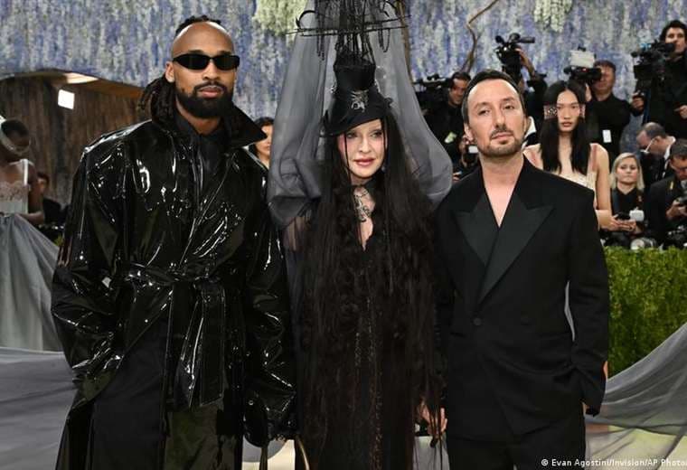Saint Laurent anuncia que su director creativo Anthony Vaccarello se retira de la firma
