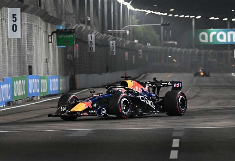 Verstappen confirma que ha vuelto con la pole para el esprint de Singapur