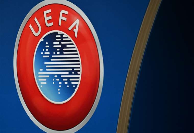 "El fútbol no necesita emperadores", dice patrón de la UEFA sobre Infantino
