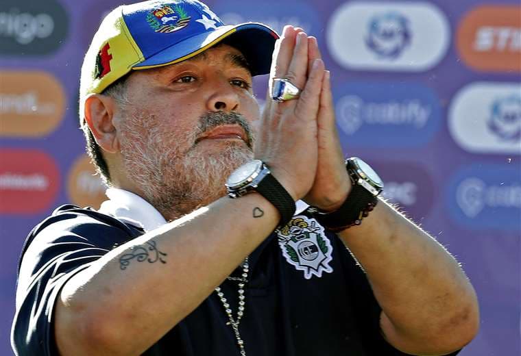 Maradona mostró "signos de alarma" que no se atendieron antes de morir, dice perito