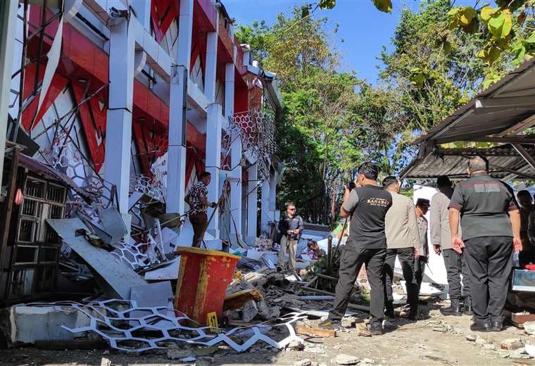 Indonesia reporta 47 muertos y 5.000 evacuados por terremoto