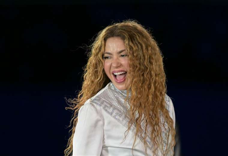 Emiratos cancelan conciertos de Shakira y Christina Aguilera