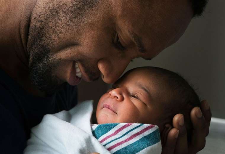 Cómo la paternidad transforma la mente masculina