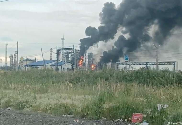 Ucrania ataca refinería y depósitos de combustible en el sur de Rusia