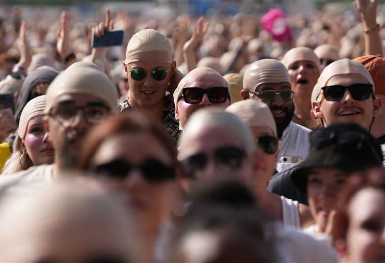 Pitbull establece récord mundial de mayor concentración de personas con calvas postizas