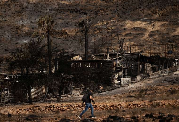 Tras dos días de "infierno", mortífero incendio del sur de España evoluciona favorablemente