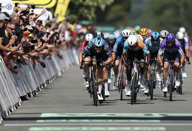Tim Merlier repite victoria imponiéndose de nuevo en el Tour