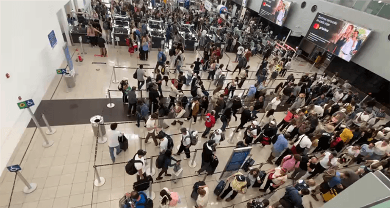 Fallas en sistema provocan "control migratorio más lento" en salidas de Costa Rica