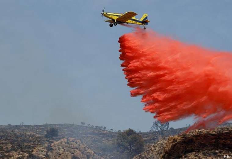 Evacuados empiezan a volver a casa tras estabilización de mortífero incendio en España