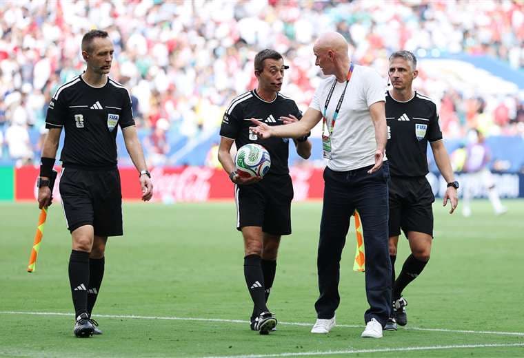 Balón sí golpeó un cable de cámara en gol de Inglaterra, defiende técnico de Noruega