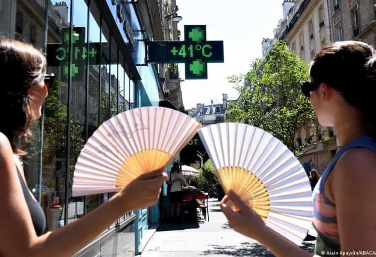 Alerta roja en 37 departamentos de Francia por calor extremo