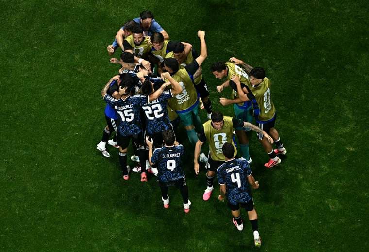 Argentina se niega a perder: otra vez viene desde atrás y se clasifica a la final
