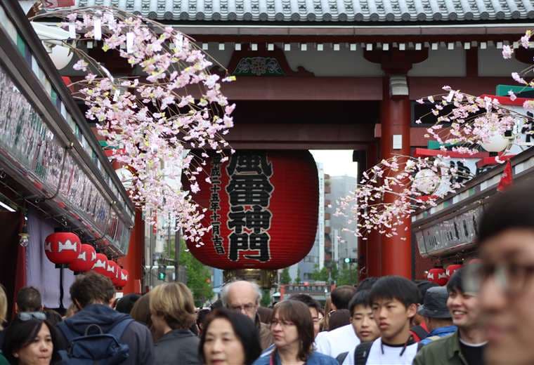 Japón prefiere "adoptar" a un emperador que permitir una emperatriz