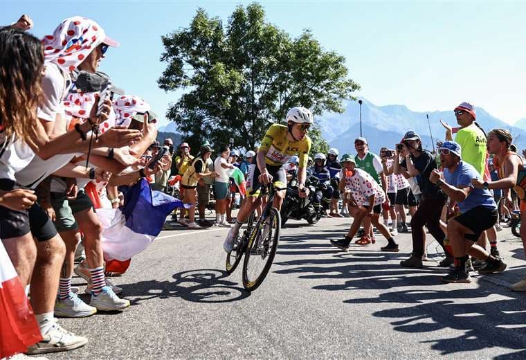 Pogacar sigue en Alpe d'Huez el paseo triunfal hacia su quinto Tour