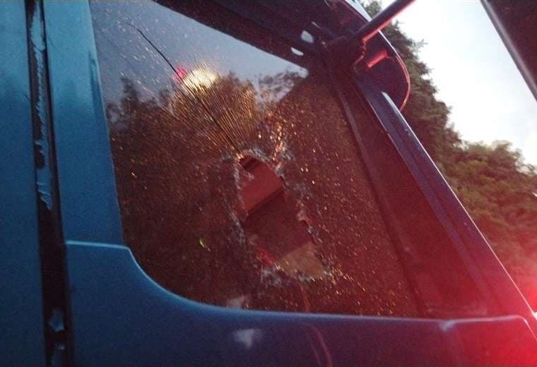 Conductor viajaba amarrado de pies y manos mientras robaban millonario cargamento