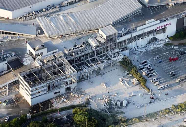 Sismo en Japón: heridos y personas atrapadas en centro comercial