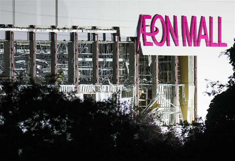 Colapsa un centro comercial tras un terremoto de magnitud 7,1 en Japón