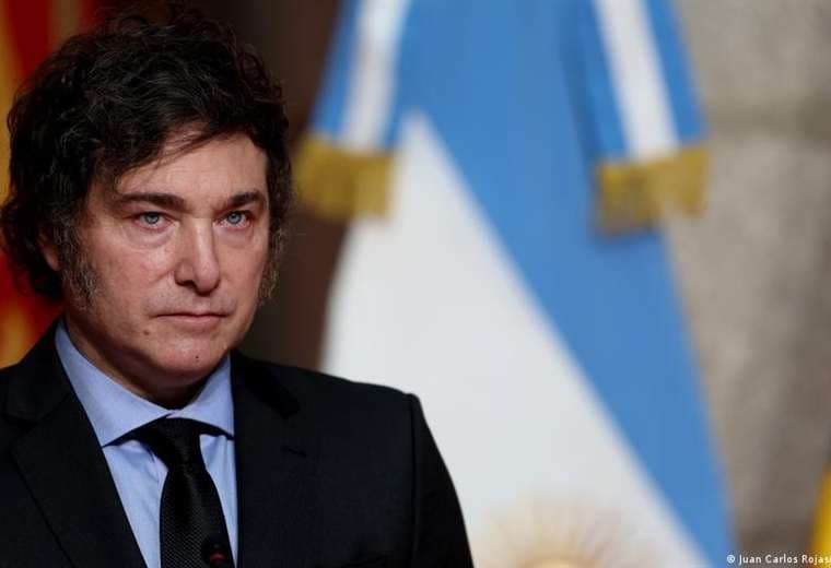 Milei prohíbe ingreso de extranjeros que expresen mensajes de odio hacia Argentina