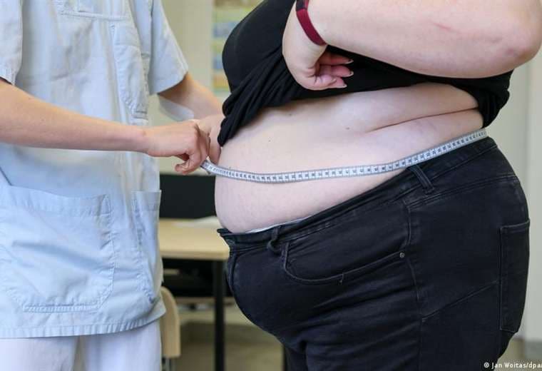 Sobrepeso aumenta riesgo de cáncer más de lo que se pensaba, afirma estudio