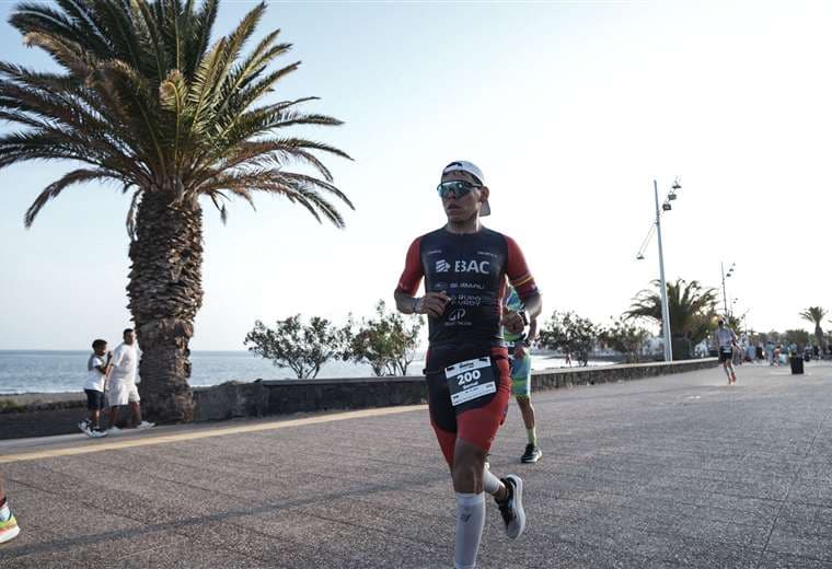 Bernal Fonseca convierte un Ironman en una campaña por el agua potable