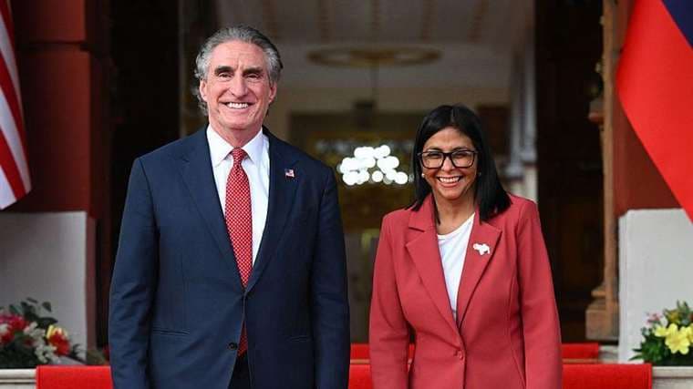 Cómo EE. UU. tutela los intereses opuestos de gobierno y oposición en Venezuela 