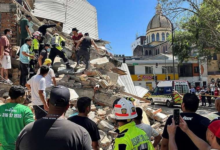 Sube a 71 balance de muertos por terremoto en Colombia