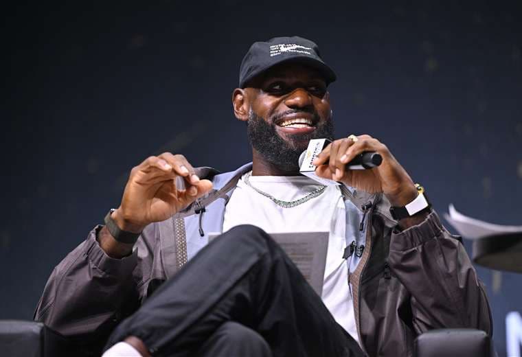 LeBron James y sus Sixers contra los Knicks campeones en el estreno de la NBA