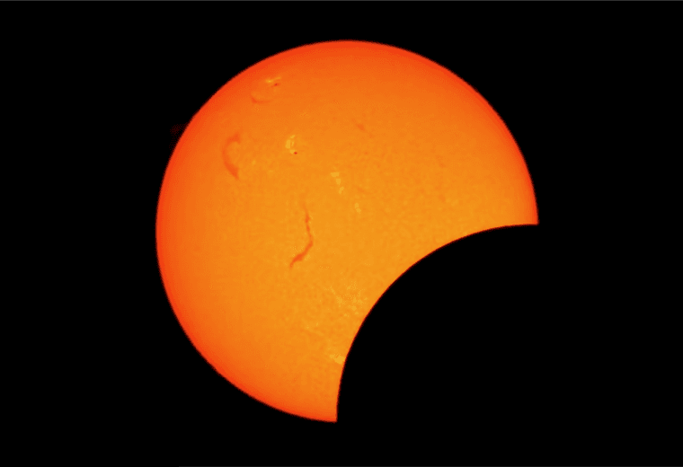 Eclipse solar oscurece los confines de Rusia y se dirige a España