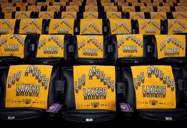 Los Lakers de la NBA serán vendidos por $12.500 millones