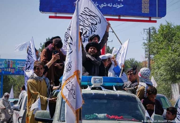Talibanes conmemoran cinco años en el poder en Afganistán