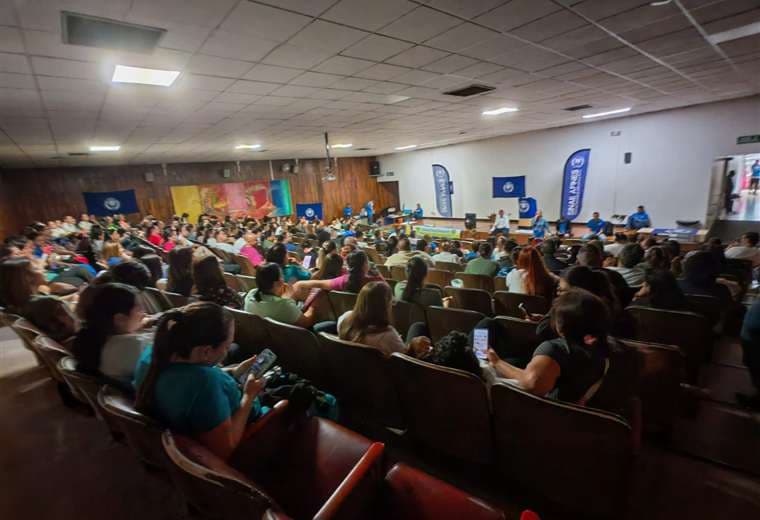 Servicios afectados y cirugías canceladas por huelga de enfermeros en Hospital México