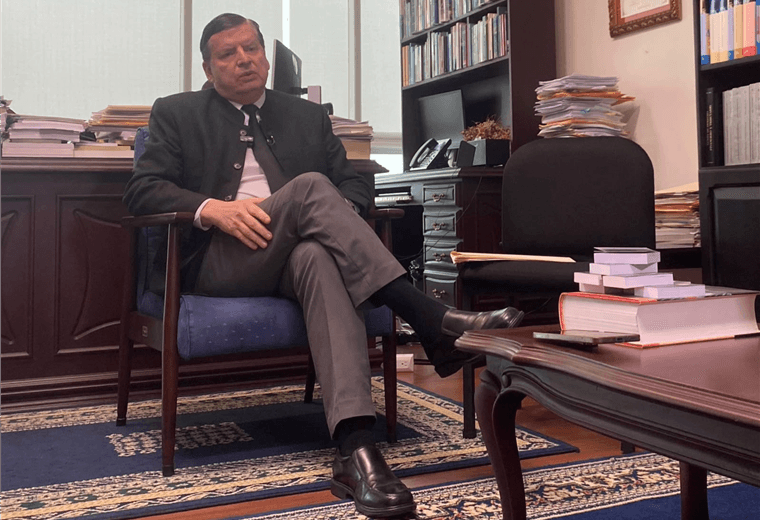 Jorge Araya buscará reelección como magistrado de Sala Constitucional