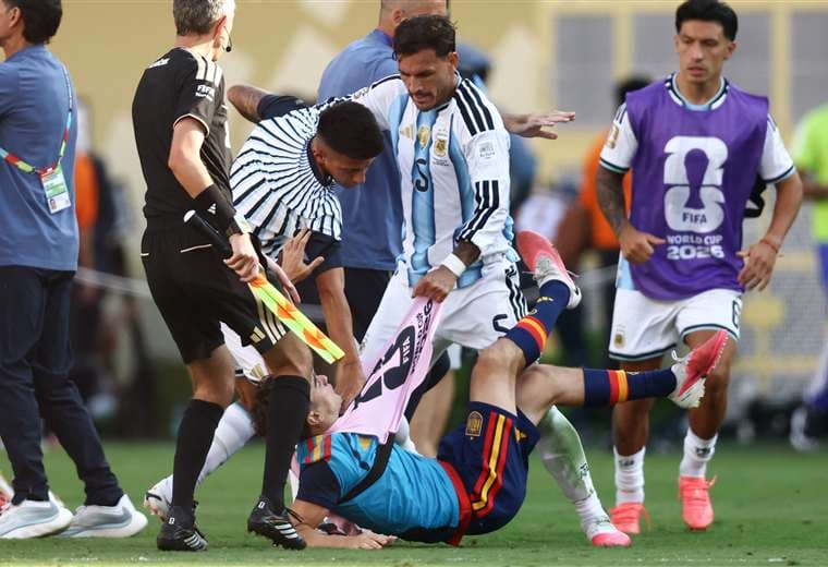 Leandro Paredes recibe 10 partidos de suspensión y la AFA apelará las sanciones de la FIFA