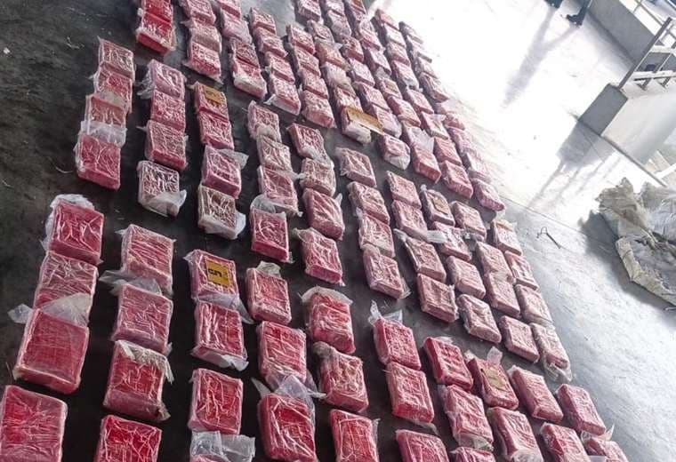 Detienen a dos policías y a un chofer ligados a cargamento de 160 kilos de cocaína en Moín