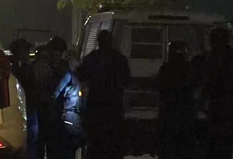 Hombre atrincherado en Cartago se entrega al OIJ