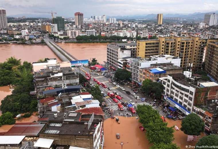 Tifón Narra deja 16 mil evacuados en región del sur de China