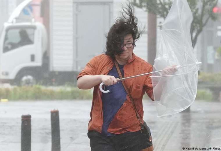 Tifón Saudel avanza en Japón y obliga a evacuaciones